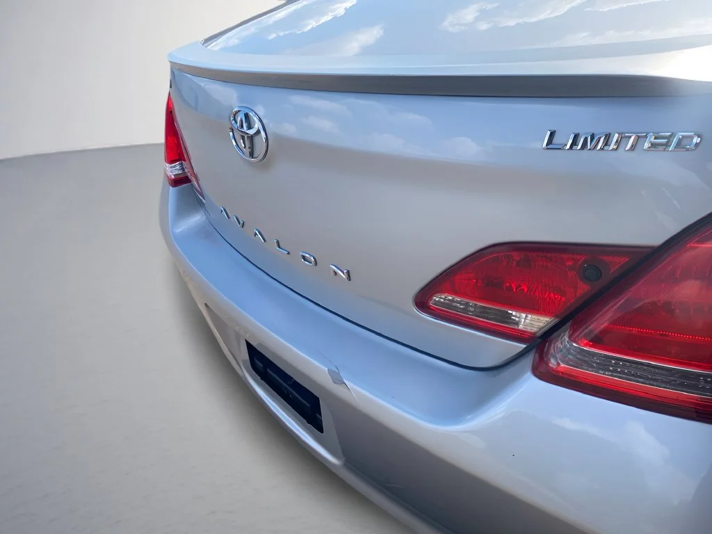 Used 2007 Silver Toyota XL image 38