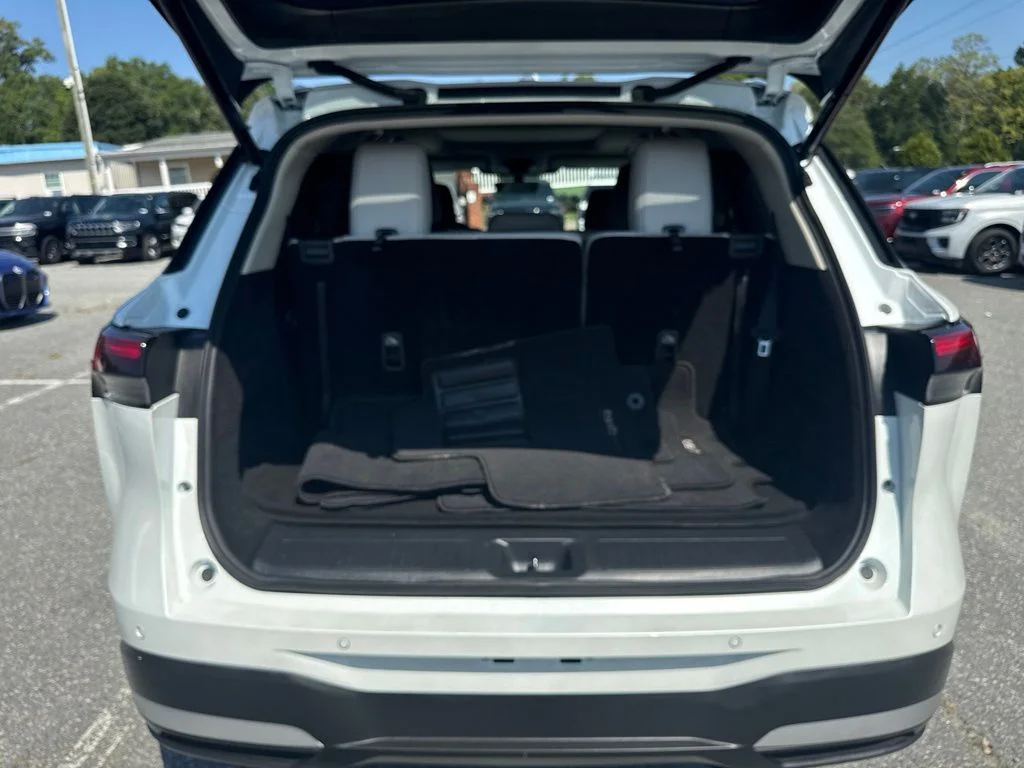 Used 2026 White INFINITI LUXE image 26