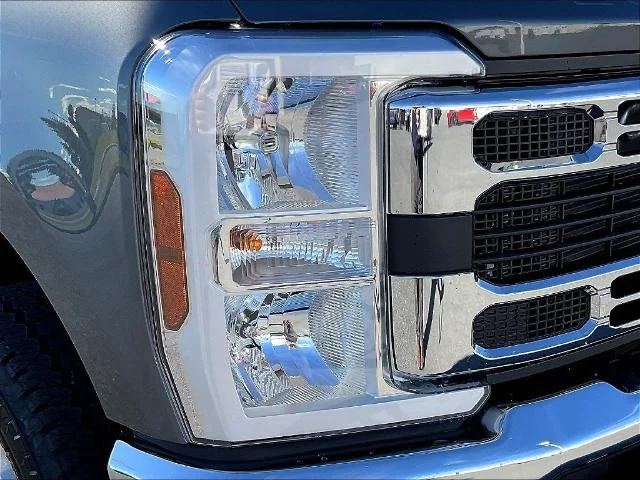 New 2027 Carbonized Gray Metallic Ford F-250® XLT image 79