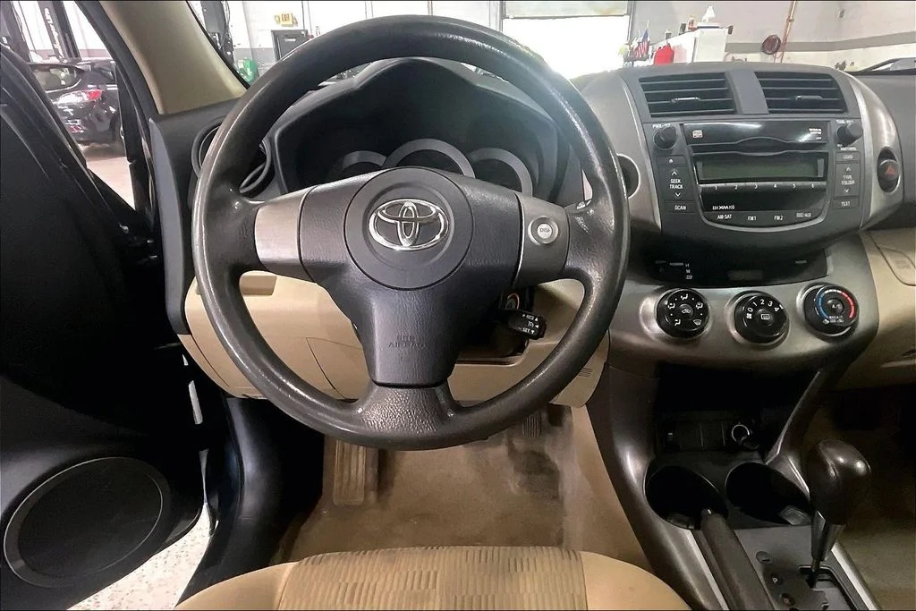 Used 2009 Green Toyota Base image 4