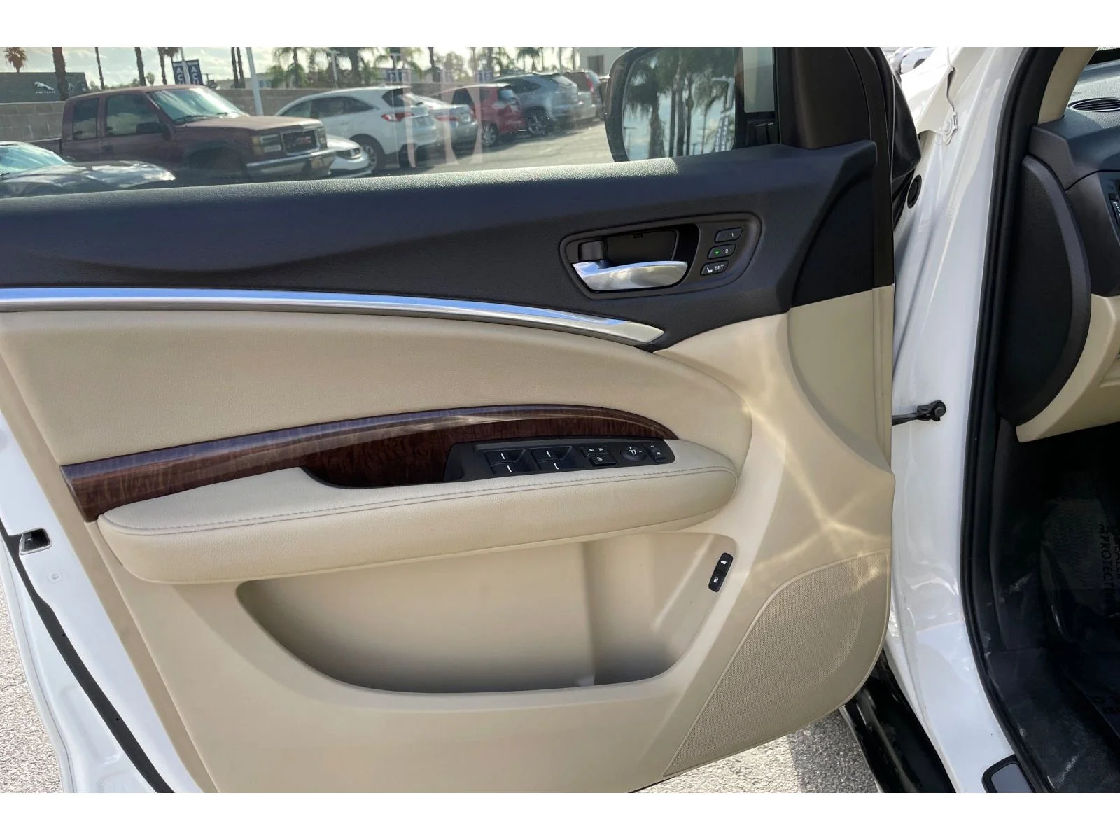 Used 2018 White Diamond Pearl Acura 3.5L (A9) image 10