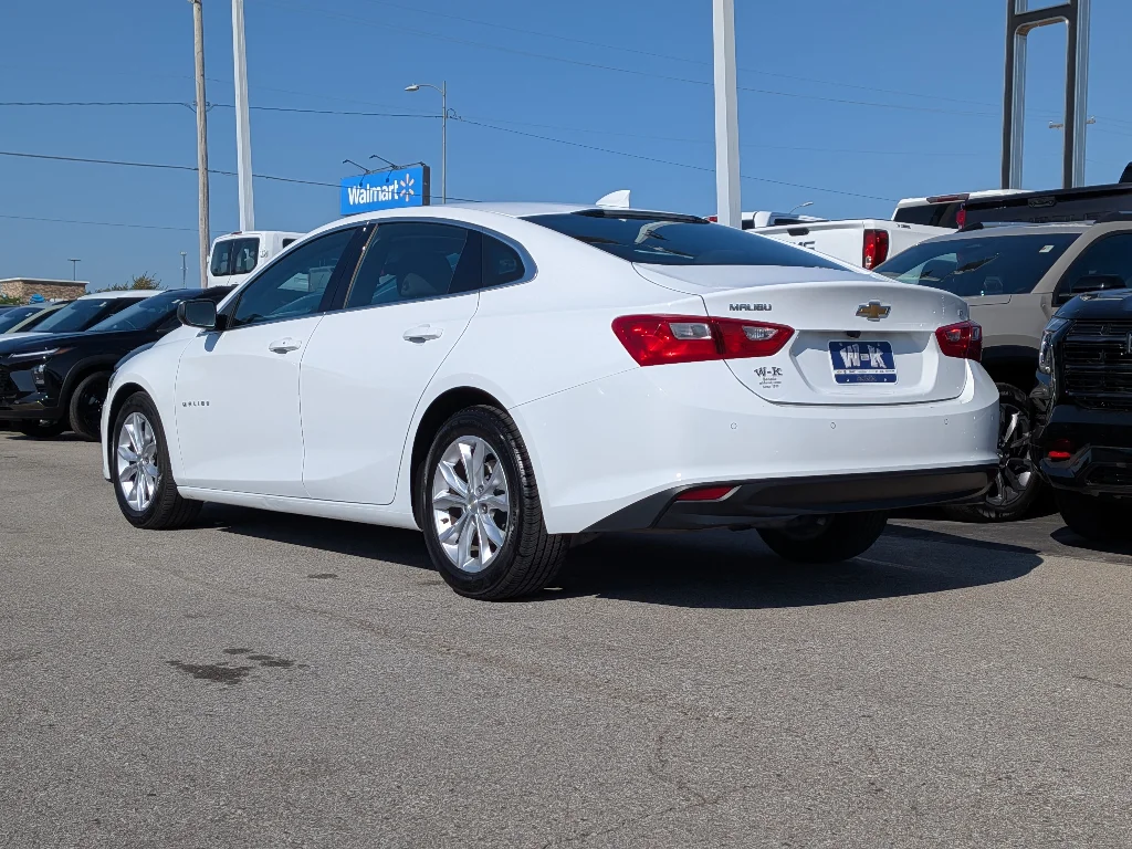 Used 2024 Summit White Chevrolet LT image 8