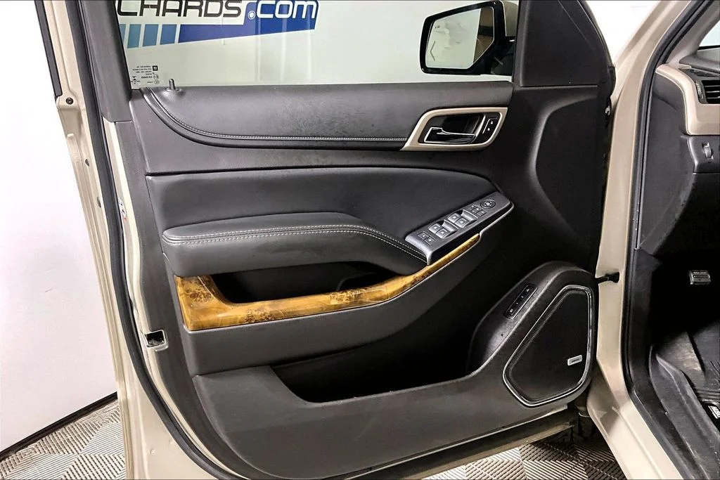 Used 2016 Sparkling Silver Metallic GMC Denali image 18