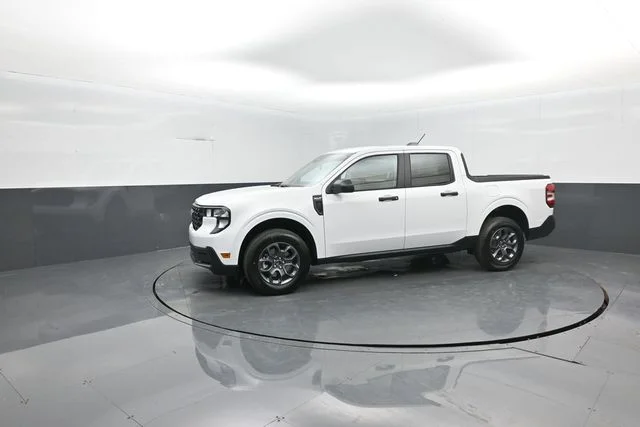 New 2026 Oxford White Ford XLT image 4