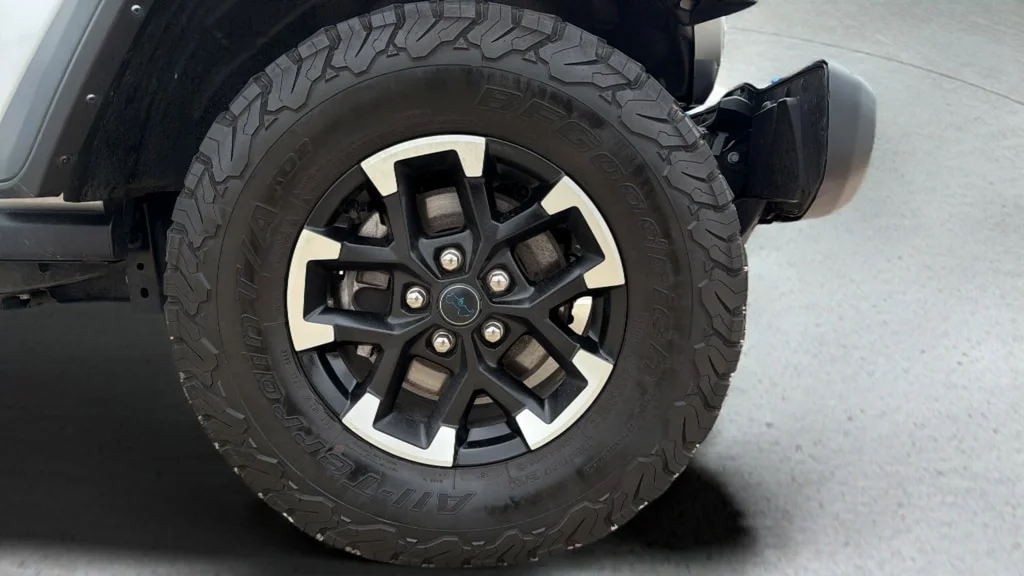 Used 2024 Silver Zynith Clearcoat Jeep Rubicon image 12