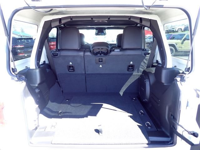 New 2026 Bright White Clear-Coat Exterior Paint Jeep Rubicon image 7