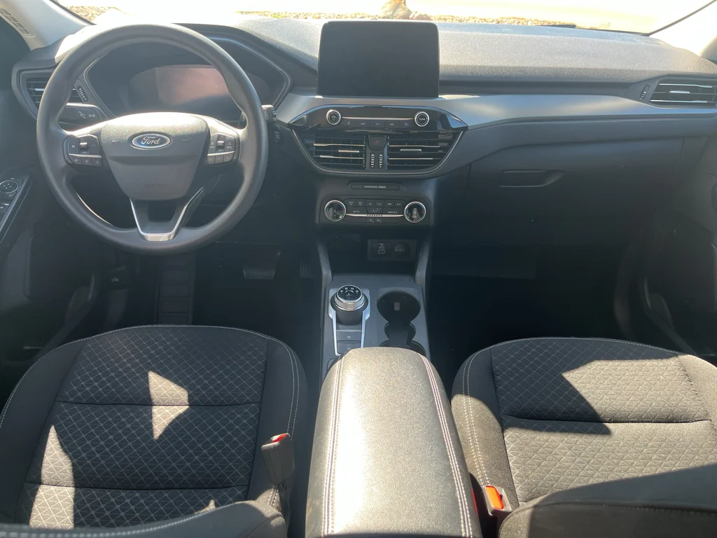 Used 2025 Oxford White Ford Active image 2