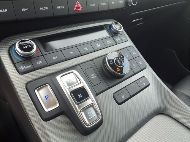 Used 2025  Hyundai SEL image 6