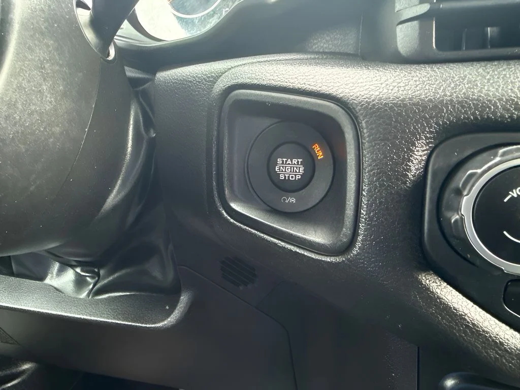 Used 2025 White Jeep Sport S image 19