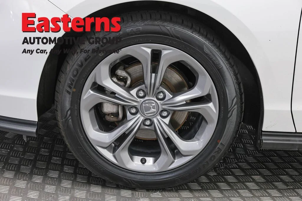 Used 2023 White Honda EX image 32