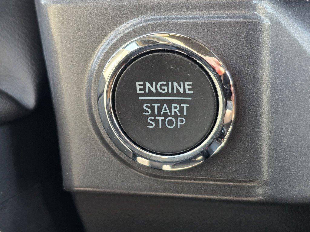 New 2026 Oxford White Ford XLT image 13