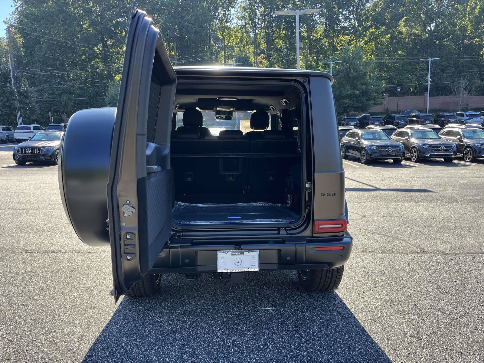 New 2027 MANUFAKTUR Dakota Brown Magno Mercedes-Benz AMG® G 63 SUV image 9