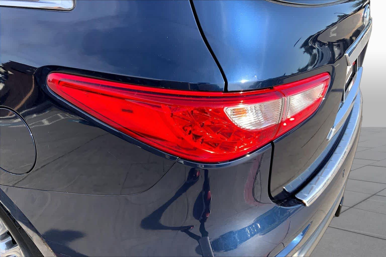 Used 2015 Hermosa Blue INFINITI  image 27