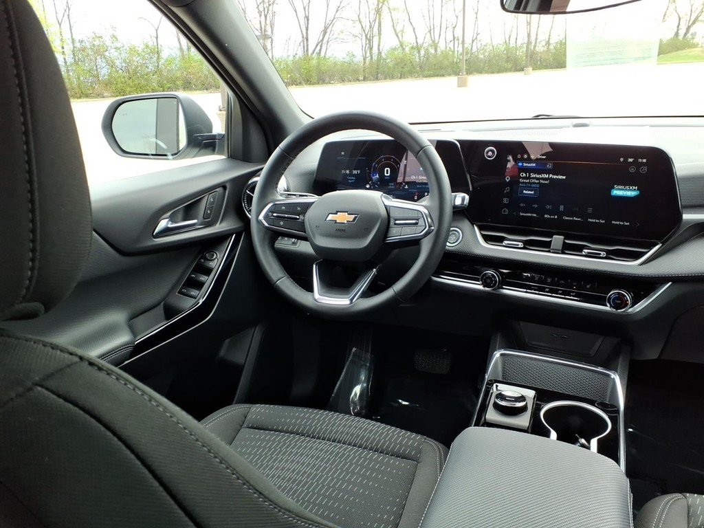 Used 2026  Chevrolet AWD 4dr LT w/2LT image 6