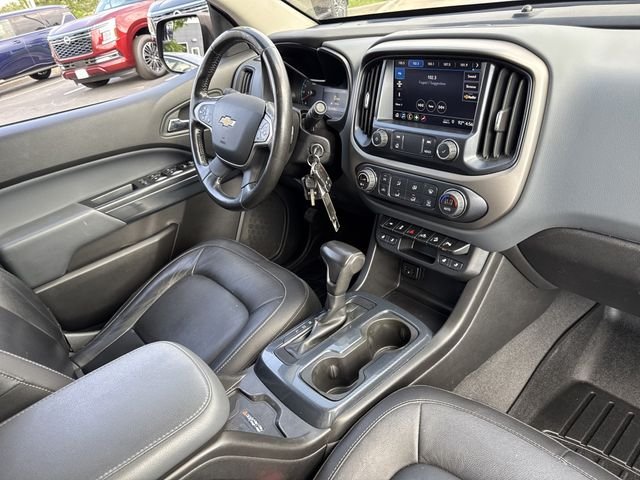 Used 2019 Gray Chevrolet Z71 image 28