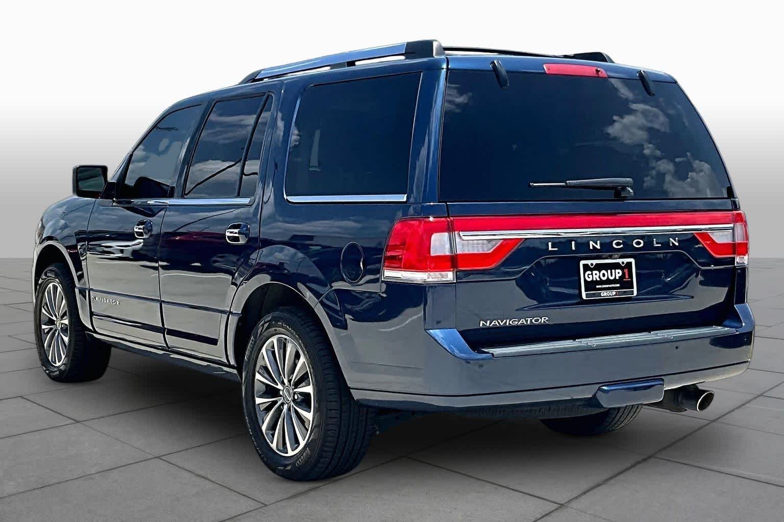 Used 2017 Midnight Sapphire Blue Metallic Lincoln Select image 11
