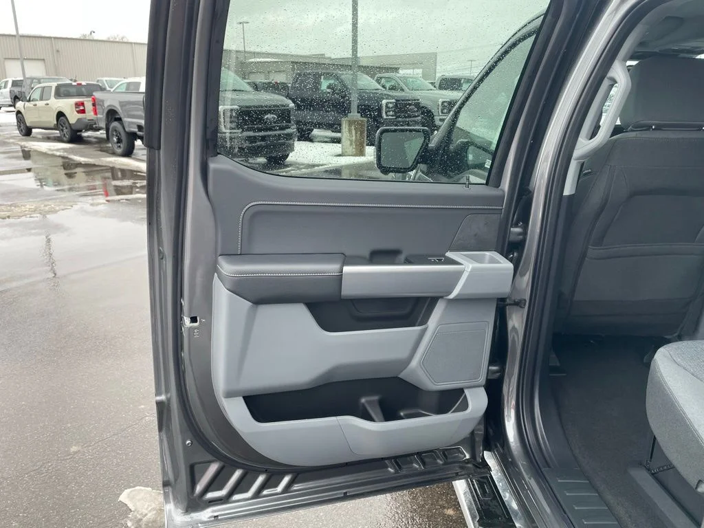 2025 Ford F-150 XLT - Photo 55