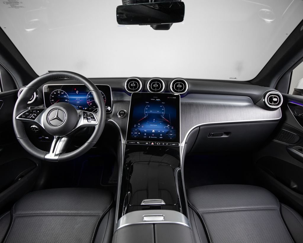 Used 2026  Mercedes-Benz GLC 300 image 7