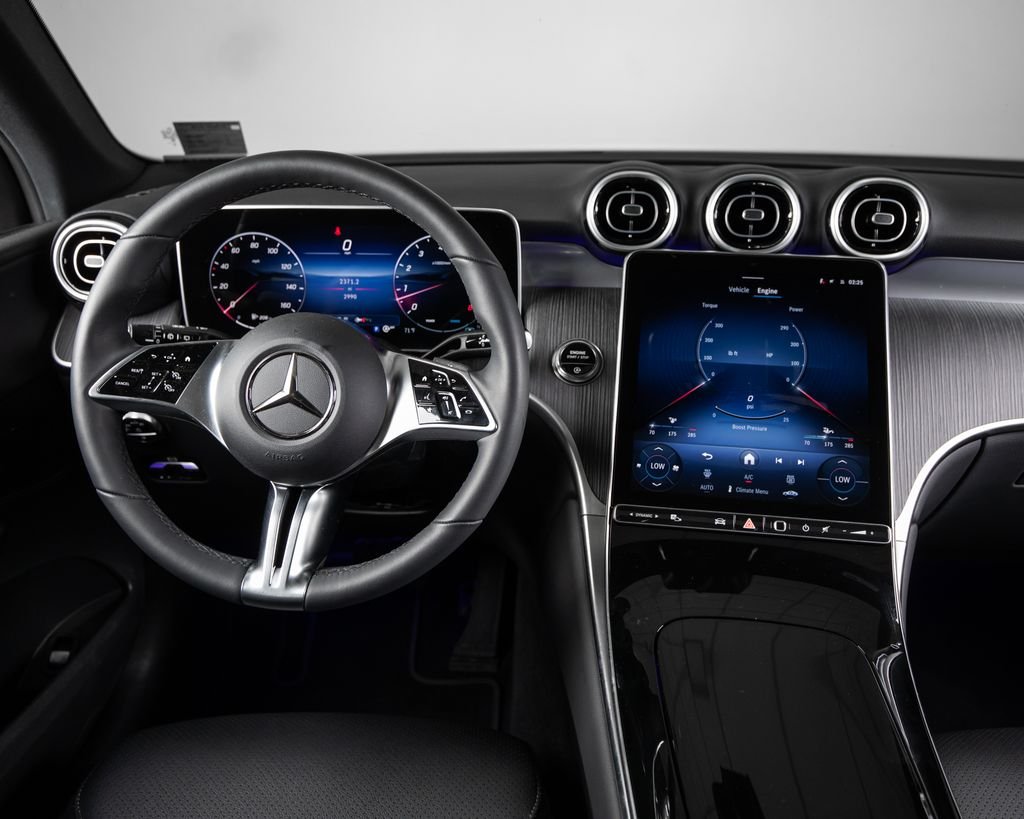 Used 2026  Mercedes-Benz GLC 300 image 8