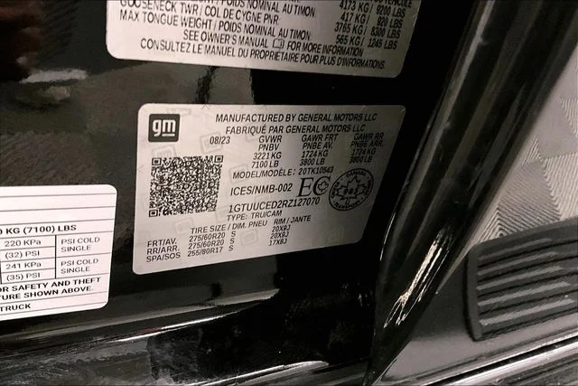Used 2024 Onyx Black GMC Elevation image 42