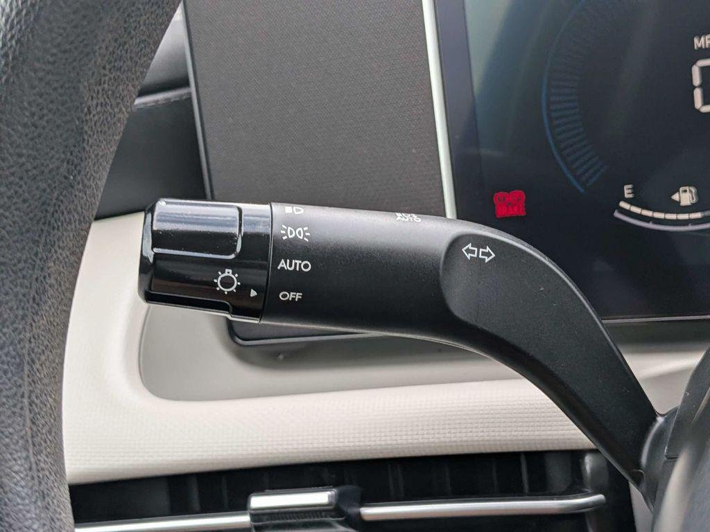 New 2025 Gray Hyundai SEL AWD image 30
