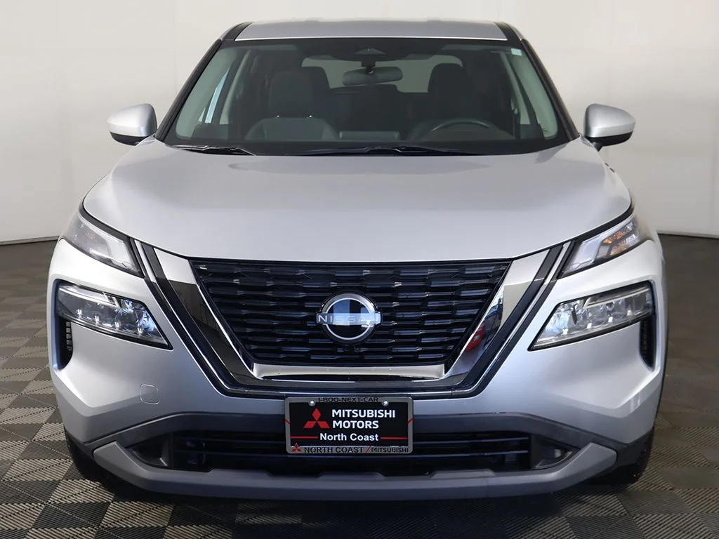 Used 2023 Silver Nissan SV image 10