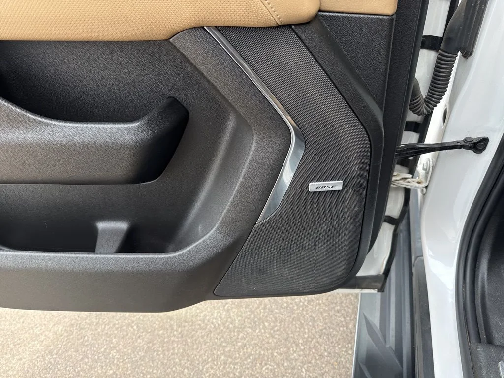Used 2022 Iridescent Pearl Tricoat Chevrolet Premier image 35