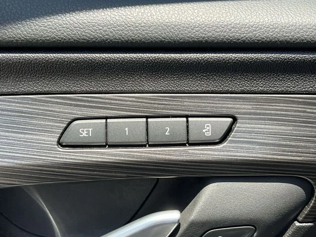 Used 2024  GMC SLT image 36