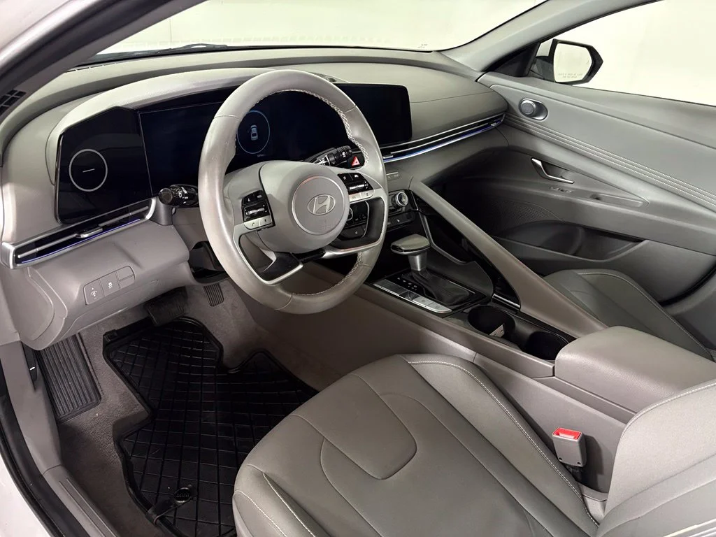 Used 2024 White Hyundai SEL image 17