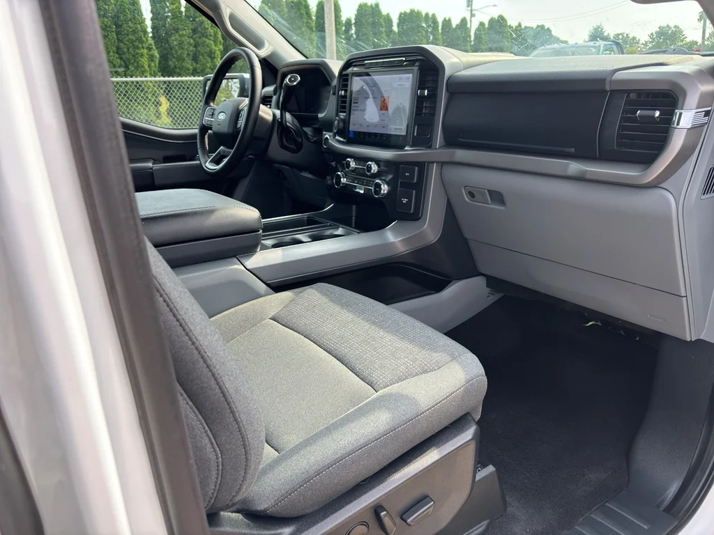 Used 2024 Oxford White Ford XLT image 13