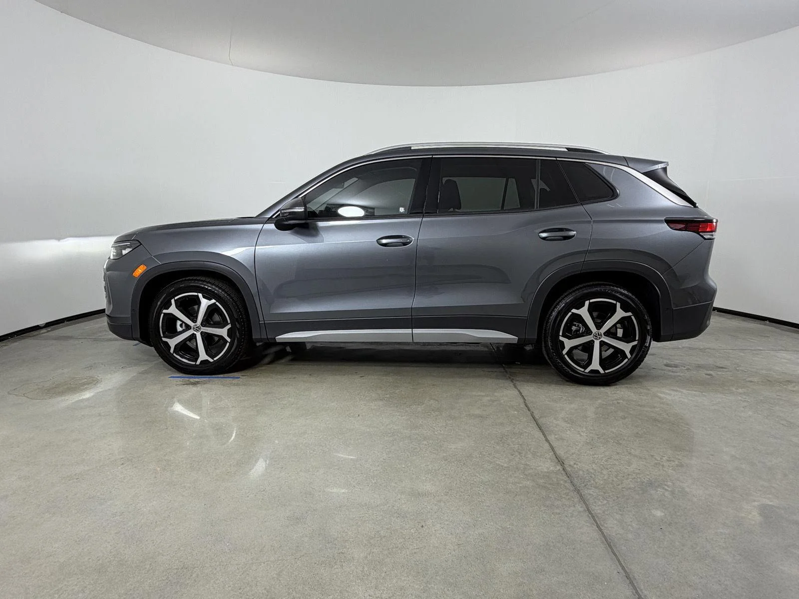 New 2026 Platinum Gray Metallic Volkswagen SE image 8