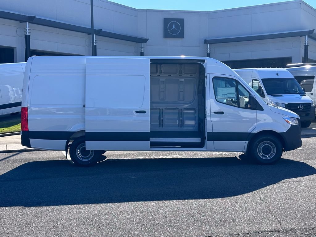 New 2026 Arctic White Mercedes-Benz Cargo 170 WB image 25
