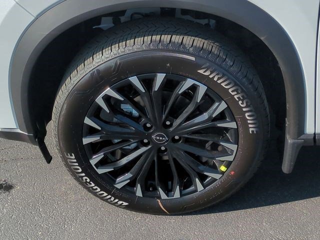 New 2026 Everest White Pearl Tricoat Nissan Dark Armor image 17