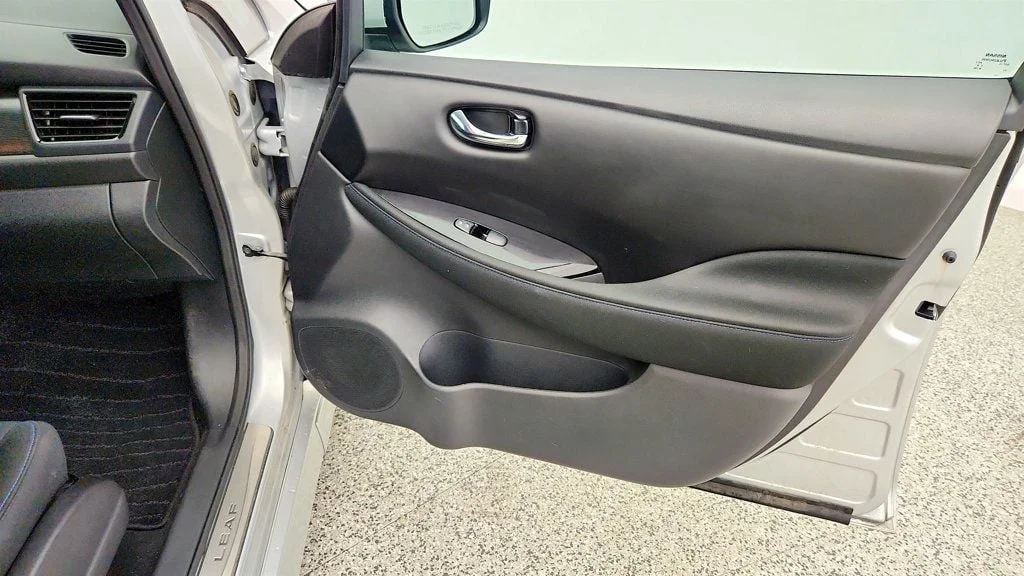 Used 2023 Brilliant Silver Metallic Nissan SV PLUS Hatchback w/ 212-Mile Range & ProPILOT Assist image 26