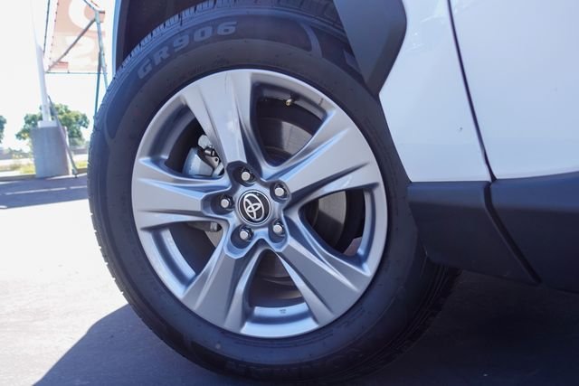 2024 Toyota RAV4 XLE - Photo 13