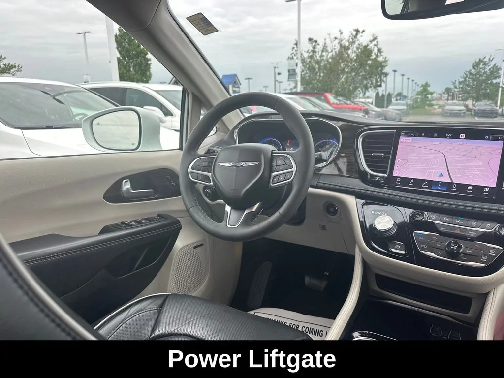 Used 2022 Bright White Clearcoat Chrysler Limited image 15