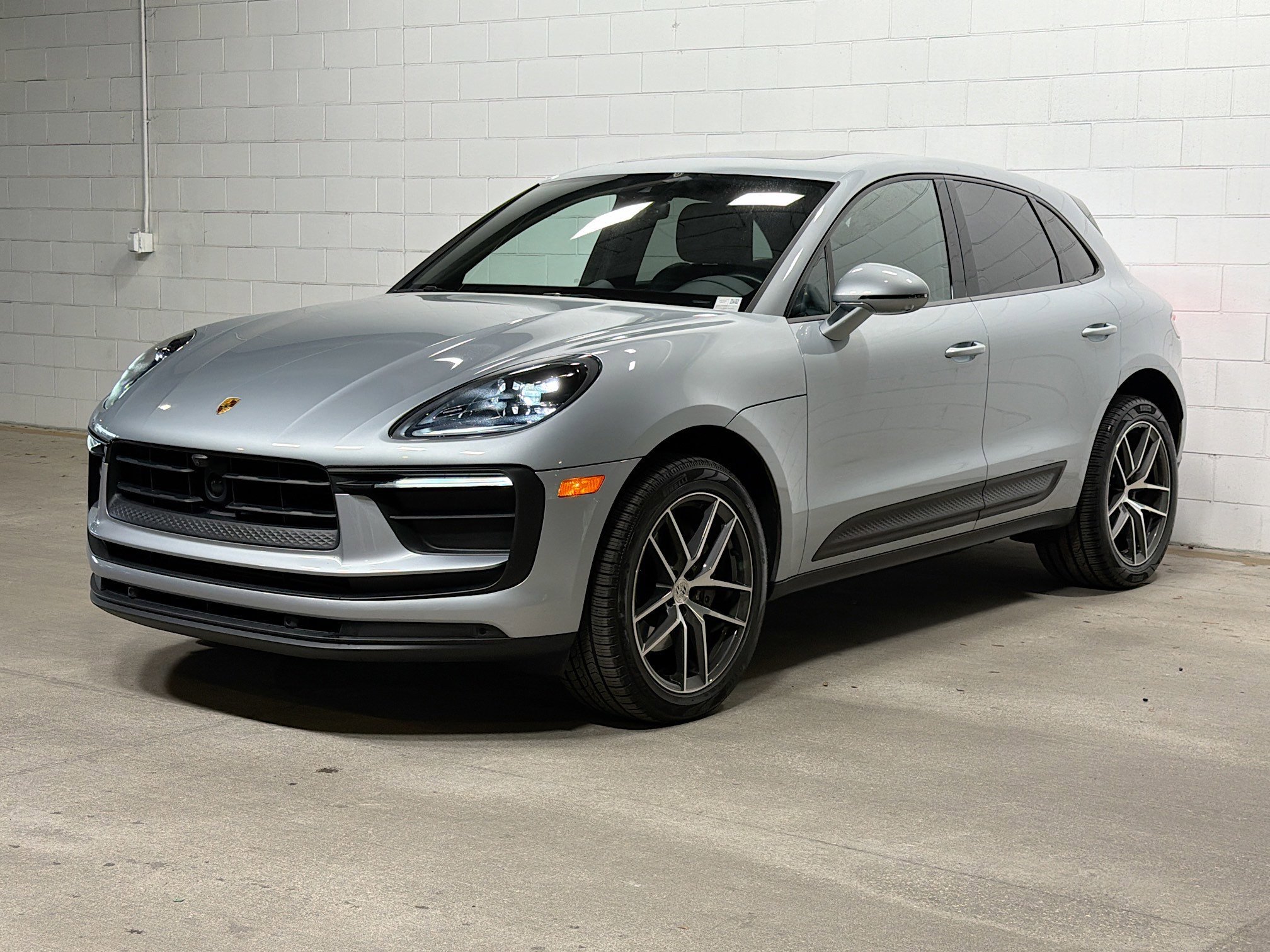 2023 Porsche Macan -'s photo