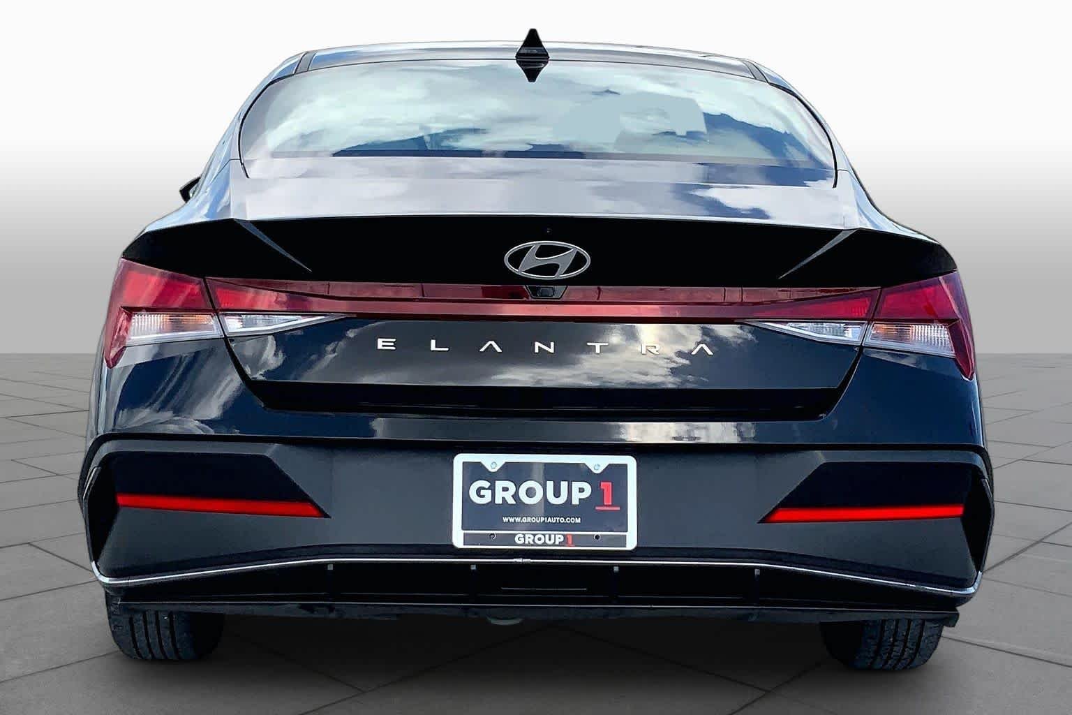Used 2024 Abyss Black Hyundai SEL image 5