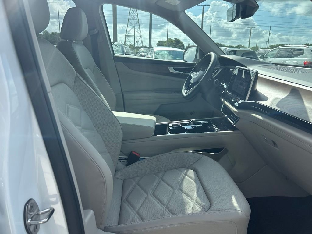 New 2026 White/off-white Volkswagen 2.0T SE w/Technology image 33