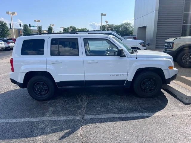 Used 2016 Bright White Clearcoat Jeep Sport image 2