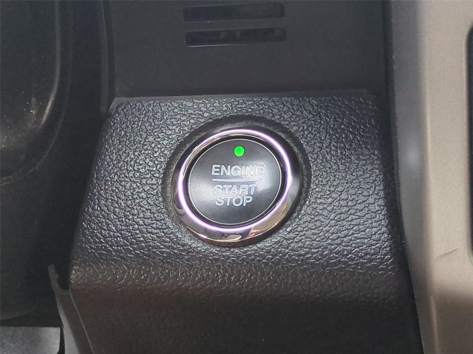 Used 2020 Oxford White Ford LARIAT image 31