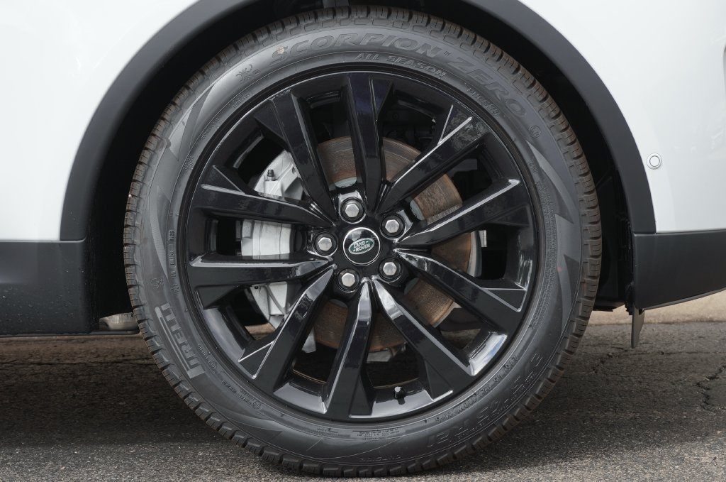 New 2026 Fuji White Land Rover S image 8