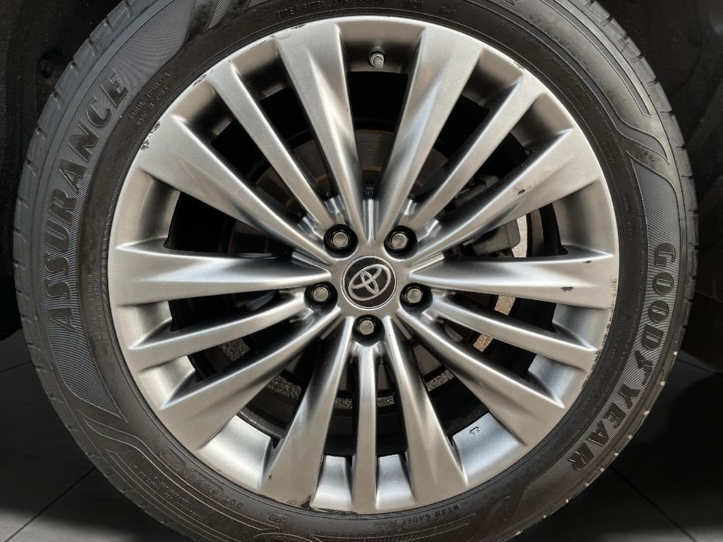 Used 2022 Black Toyota Platinum image 27
