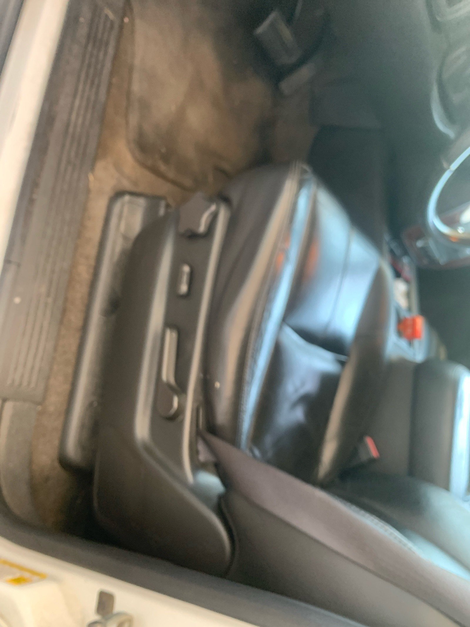 Used 2010  Chevrolet LT image 2