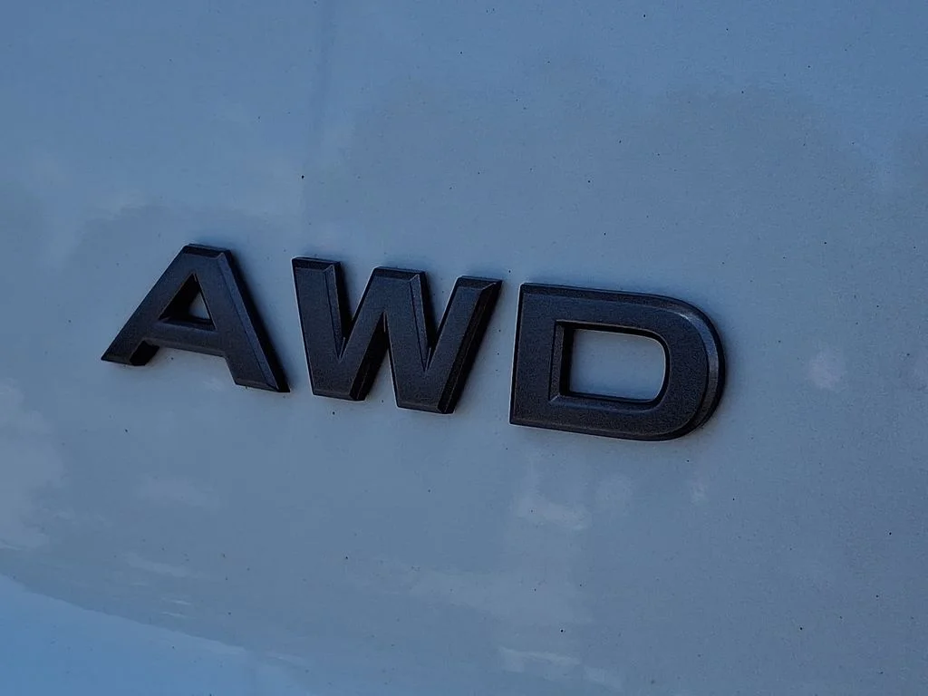 Used 2025 White Nissan SV image 28