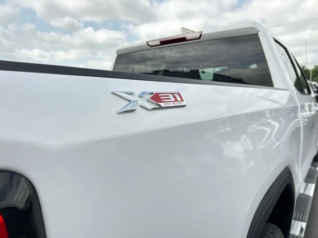 Used 2022 Summit White GMC SLE image 11