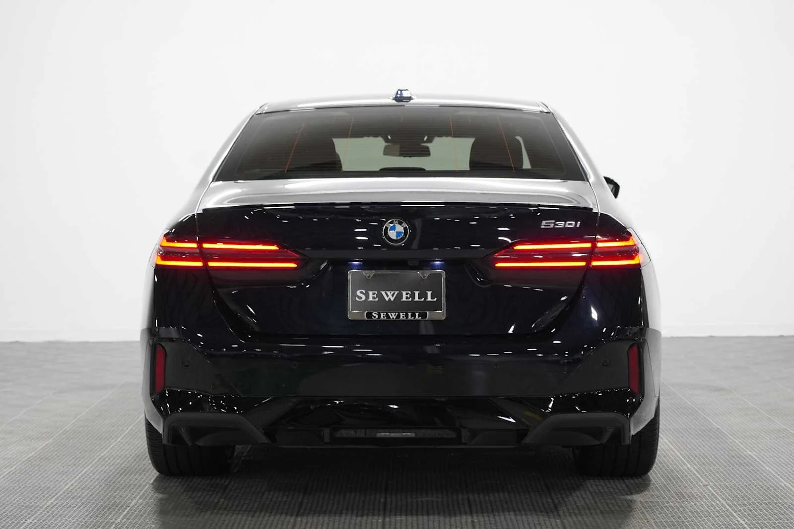 Certified Used 2024 Carbon Black Metallic BMW 530i image 5