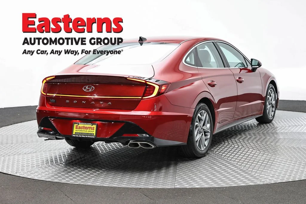 Used 2023 Red Hyundai SEL image 5