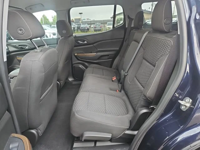Used 2017 DARK SAPPHIRE BLUE METALLIC GMC SLE image 25