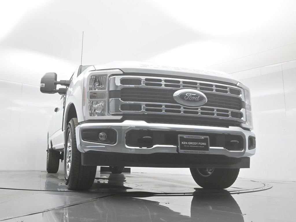 New 2026 Oxford White Ford XLT image 42